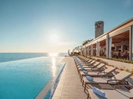Isabella Island Miramare Suites & Villas, Valamar Collection，位于波雷奇的酒店