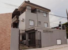 Enseada de Zimbros Residencial，位于邦比尼亚斯的酒店