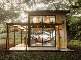 Mind- Tiny Home Venao Cove，位于普拉纳维瑙的酒店