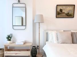 Apartament Vivo & Pool access - Free parking，位于康斯坦察的酒店