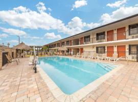 Quality Inn Florida City - Gateway to the Keys，位于佛罗里达市佛罗里达工厂商店附近的酒店