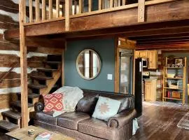 Kit’s Cabin - Log Cabin Retreat in Indianapolis