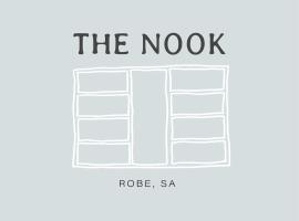 'The Nook' • Walk to beaches and Main Street，位于罗布的酒店