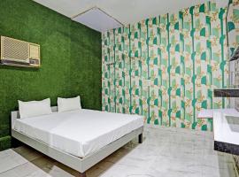 HOTEL ASHOK PLAZA，位于德里的酒店