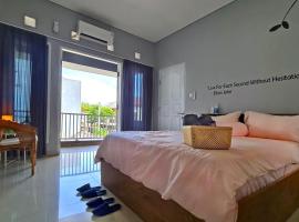 Villa Palm Springs by REQhome，位于切特-希利尔的酒店