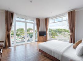 PINE VIEW Hotel Dalat，位于大叻的酒店
