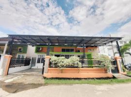 Rumah Lavender near OPI Mall Jakabaring，位于巨港的别墅