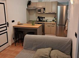 Petite maison 2 pcs mezzanine avec jardin dans résidence avec piscine，位于图雷特的酒店