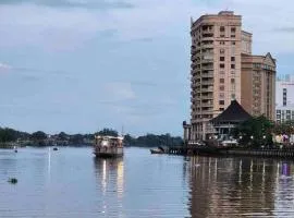 Riverbank Suite @ Waterfront KCH