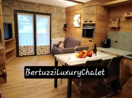 Bertuzzi Luxury Chalet，位于阿帕里卡Aprica附近的酒店