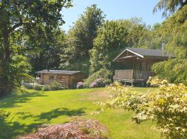 Lake District Log Cabins，位于布劳顿弗内斯的酒店