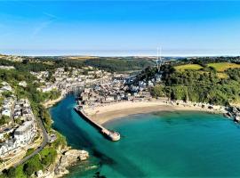 The Captain's Lodge Looe，位于西卢港的木屋