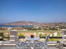 Stelios-Korina Villa with Pool and Stunning View in Syros Posidonia，位于波西多尼亚的度假屋