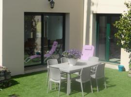 Gite Paradis des Oiseaux du jardin，位于Quédillac的酒店