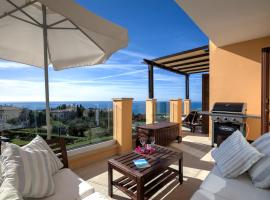 2 bedroom Apartment Thalassa with sea and sunset views, Aphrodite Hills Resort，位于库克里亚的度假村