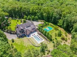 Luxury Mountain Mansion, 7BR, 8 king beds, 10000sf, Views, Pool, Sport Court, Gym, Sauna, Petting Zoo