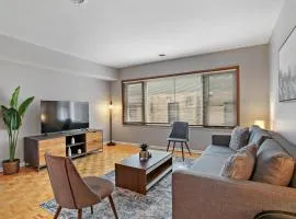 Prime 2BR Chicago Apartment - Church 304