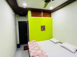 Shivoham Homestay(शिवोहम होमस्टे)，位于乌贾因的酒店