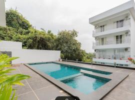 Premium 2BHK Apartment with pool at Candolim Beach，位于坎多林的家庭/亲子酒店