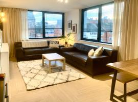 Award Winning Large Stylish 3 bedroom City centre Apartment Free secure Parking，位于利物浦的公寓