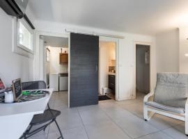 Studio avec parking à 12mns du centre historique de bayonne，位于巴约讷的酒店