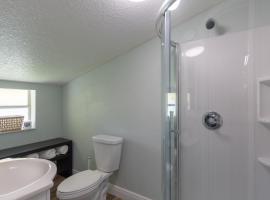 Lake Side Loft Appt，位于Loxahatchee的酒店