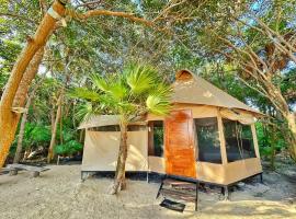 Beachfront luxury glamping，位于蓬·艾伦的豪华帐篷