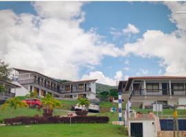 Aw Hotel Calima Resort (Lago Calima- Cabañas Salome)，位于卡利马的酒店