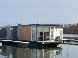 Houseboat Trinidad，位于马斯特里赫特的酒店