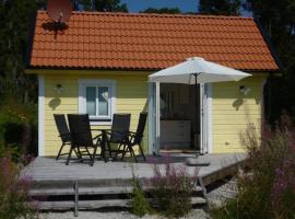 Kleines Ferienhaus - Tiny house - auf Gotland 700 Meter zum Meer，位于Ljugarn的酒店
