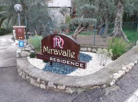 Residence Miravalle，位于利莫内-苏尔加达的公寓式酒店