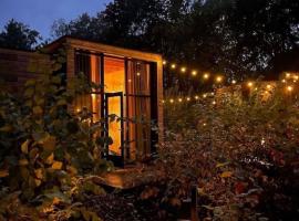 Tiny Dream House 4p，位于阿纳姆的木屋