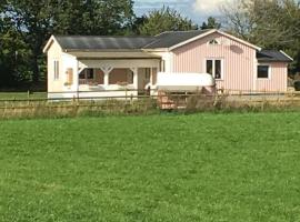 Holkestorp，位于Onslunda的宠物友好酒店