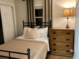 Charming and Convenient 2br 1ba apt - fully furnished and equipped - fast Internet，位于Forest Park的酒店