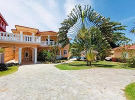 Luxury Villa Classic style, 7 minutes from the beach in Sosua
