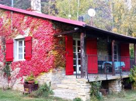 Cottage a Bossolasco con piscina，位于Niella Belbo的度假屋