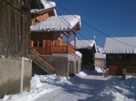 Chalet montagne Savoie Domaine Skiable Valmorel，位于La Lechere的酒店