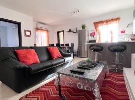 Modern Spacious 2BD Penthouse with 2 Terraces - Close to Luqa Airport，位于卢加的公寓