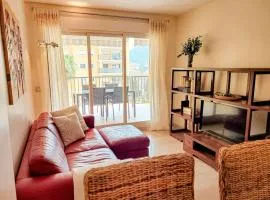 Apartamento con piscina y vistas a la montaña