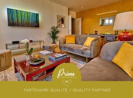 Appartement Montagnon - les suites du palais - Classé 4 étoiles, parking privé, vue cathédrale, 3 chambres, PRIMO C0NCIERGERIE，位于讷韦尔Nevers Cathedral附近的酒店