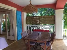 Villa Les Saintes 4/5 p à 50m de la plage de l'anse de Mancillier