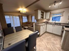 Tattershall Lakes 6 berth with bath，位于塔特舍尔的酒店