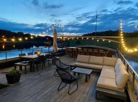 Tabor 67 Luxury Houseboat，位于伊特尔的酒店