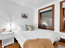 Walk to 3 Breweries! 1 Bed Apartment on Grand