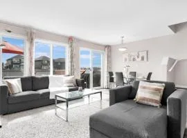 *Entire Home Spacious 3 bed, 2.5 bath duplex*