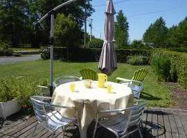 Gîte Champêtre avec Piscine Chauffée, Cheminée, et Terrasse en Plein Sud - FR-1-410-131