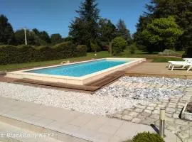 Gîte calme avec piscine chauffée, cheminée, salle de jeux et vélos - parfait pour familles et amis - FR-1-410-141