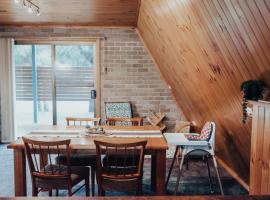 Seagrass Chalet ~ Cozy A-Frame in Freycinet，位于科尔斯湾的酒店