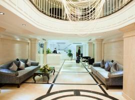 Victor Gallery Hotel & Restaurant In Hanoi city，位于河内的酒店