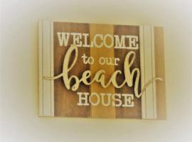 Bec's Beach House Getaway，位于巴特曼斯贝的度假屋
